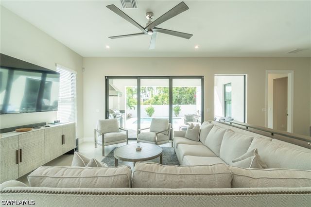 822 105th AVE N, Naples, FL 34108