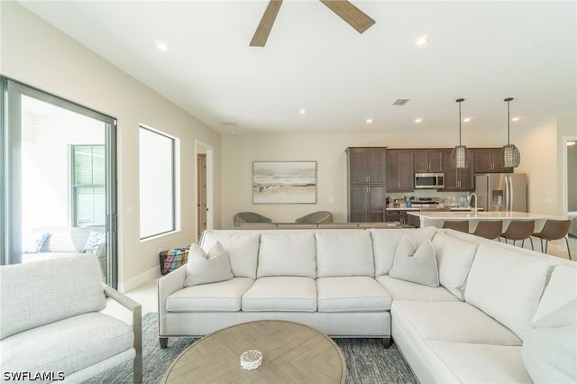 822 105th AVE N, Naples, FL 34108