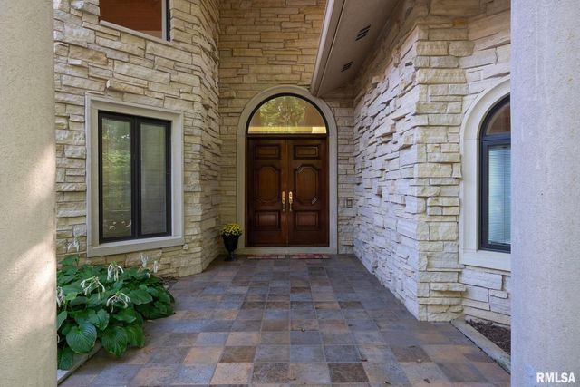 28176 226TH Street, Le Claire, IA 52753