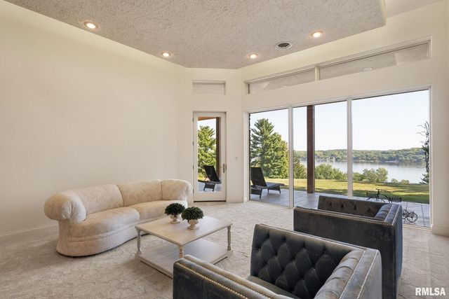 28176 226TH Street, Le Claire, IA 52753