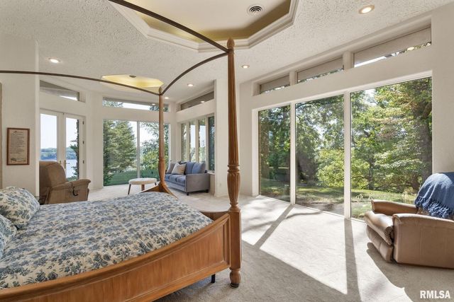 28176 226TH Street, Le Claire, IA 52753