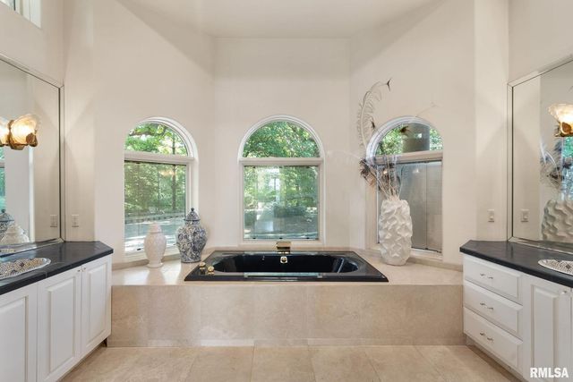 28176 226TH Street, Le Claire, IA 52753