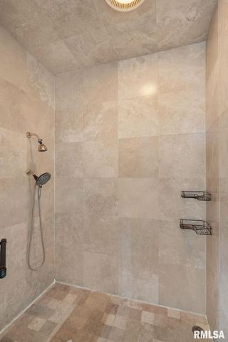 28176 226TH Street, Le Claire, IA 52753