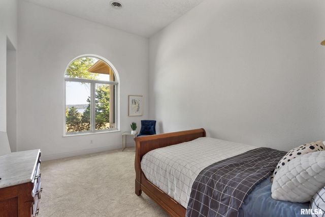 28176 226TH Street, Le Claire, IA 52753