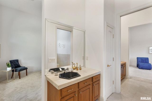 28176 226TH Street, Le Claire, IA 52753