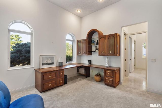 28176 226TH Street, Le Claire, IA 52753