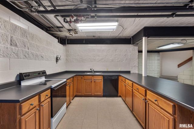 28176 226TH Street, Le Claire, IA 52753