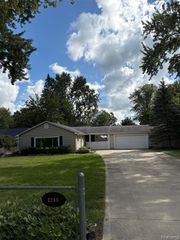 3265 Chambourne Street, Commerce Twp, MI 48382
