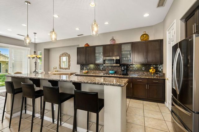 118 Mission Lake Way, Rancho Mirage, CA 92270