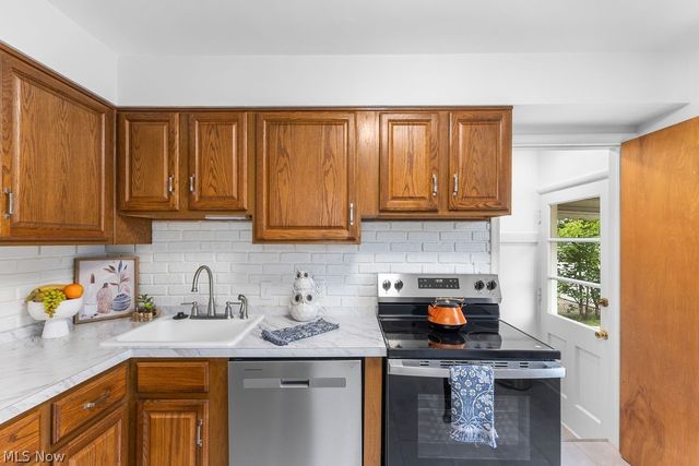 1107 Silver Lake Avenue, Cuyahoga Falls, OH 44223