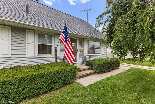 1107 Silver Lake Avenue, Cuyahoga Falls, OH 44223