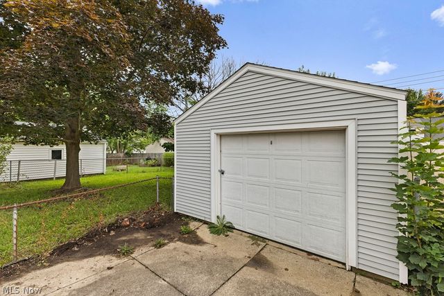 1107 Silver Lake Avenue, Cuyahoga Falls, OH 44223