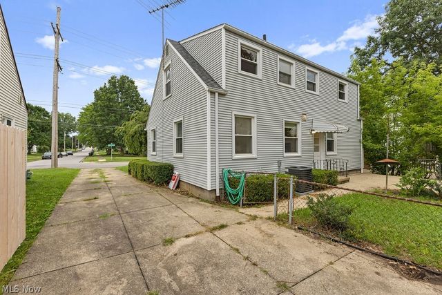 1107 Silver Lake Avenue, Cuyahoga Falls, OH 44223