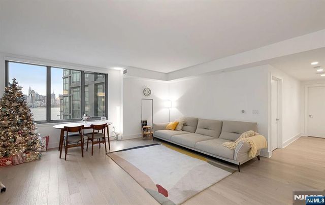 9 Ave At Port Imperial 713, West New York, NJ 07093