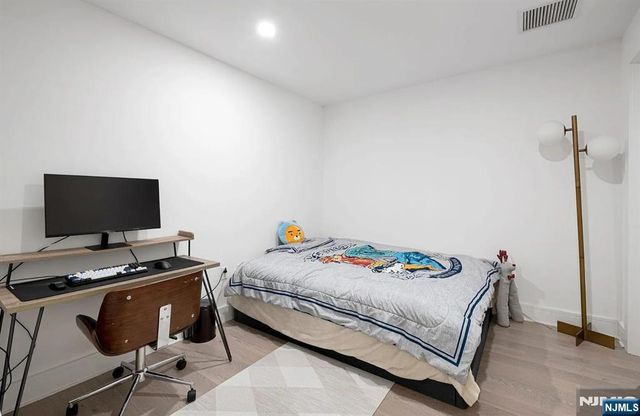 9 Ave At Port Imperial 713, West New York, NJ 07093