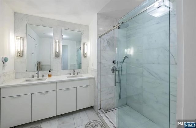 9 Ave At Port Imperial 713, West New York, NJ 07093