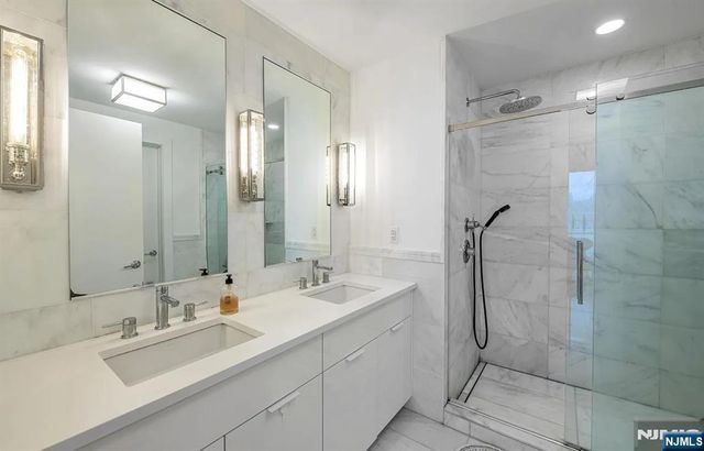 9 Ave At Port Imperial 713, West New York, NJ 07093
