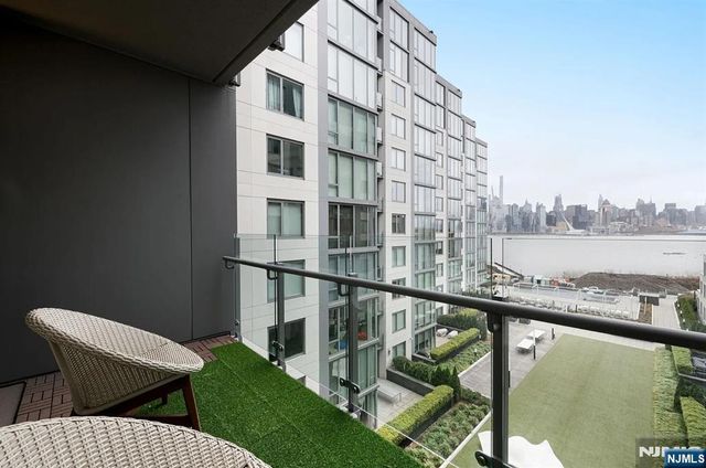 9 Ave At Port Imperial 713, West New York, NJ 07093
