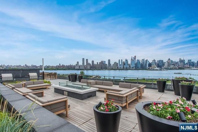 9 Ave At Port Imperial 713, West New York, NJ 07093