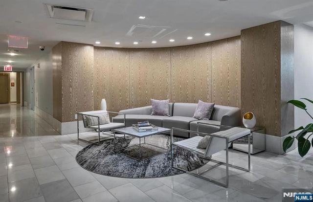 9 Ave At Port Imperial 713, West New York, NJ 07093