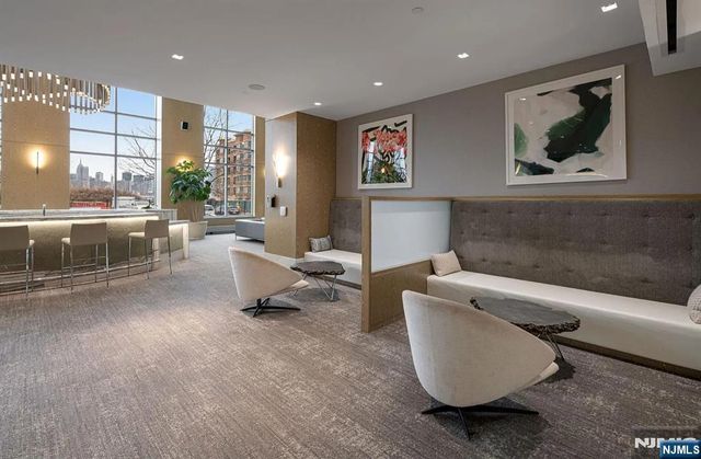 9 Ave At Port Imperial 713, West New York, NJ 07093