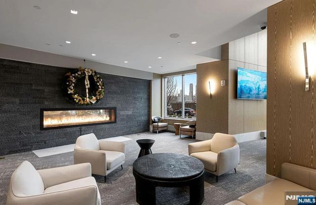 9 Ave At Port Imperial 713, West New York, NJ 07093