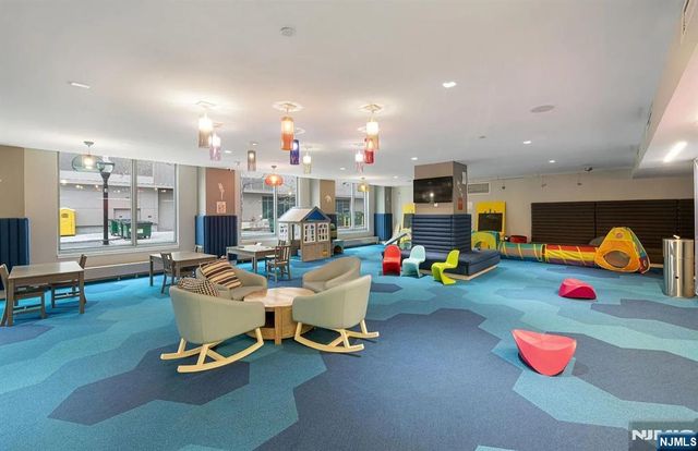 9 Ave At Port Imperial 713, West New York, NJ 07093