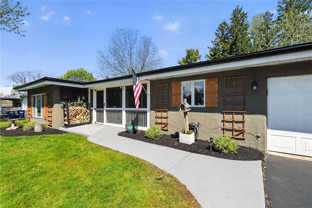 22 Riverview Heights, Henrietta, NY 14623