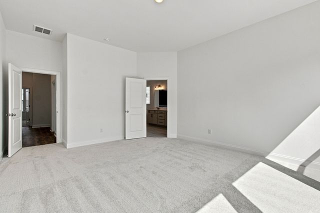 838 Drivers Cir, Columbia, TN 38401