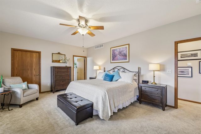 1511 W Franklin Avenue, Indianola, IA 50125