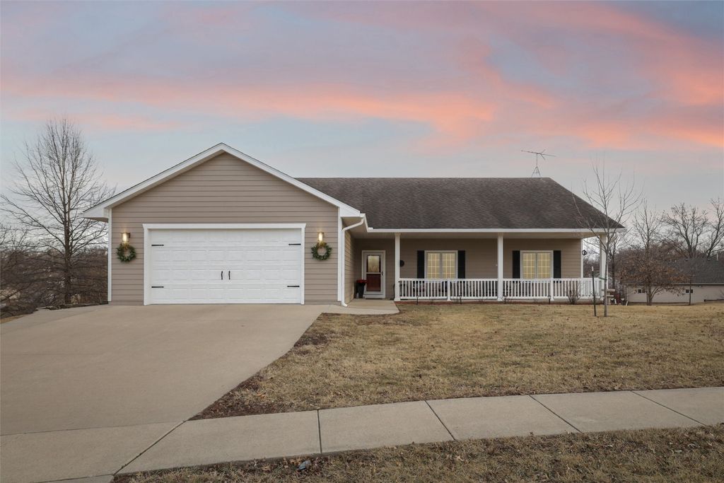 1511 W Franklin Avenue, Indianola, IA 50125