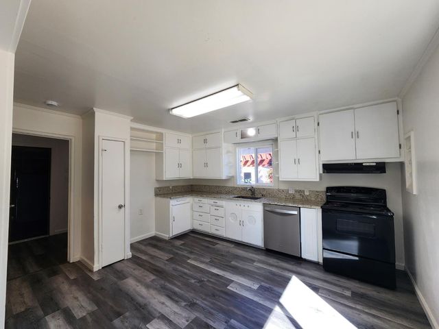 820 W Park St, Stockton, CA 95203