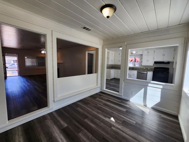 820 W Park St, Stockton, CA 95203