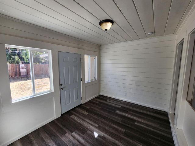 820 W Park St, Stockton, CA 95203