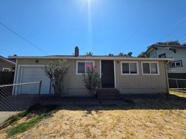 820 W Park St, Stockton, CA 95203