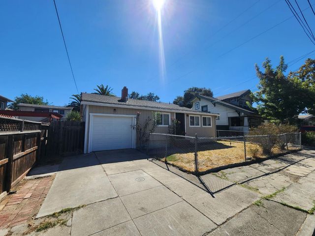 820 W Park St, Stockton, CA 95203