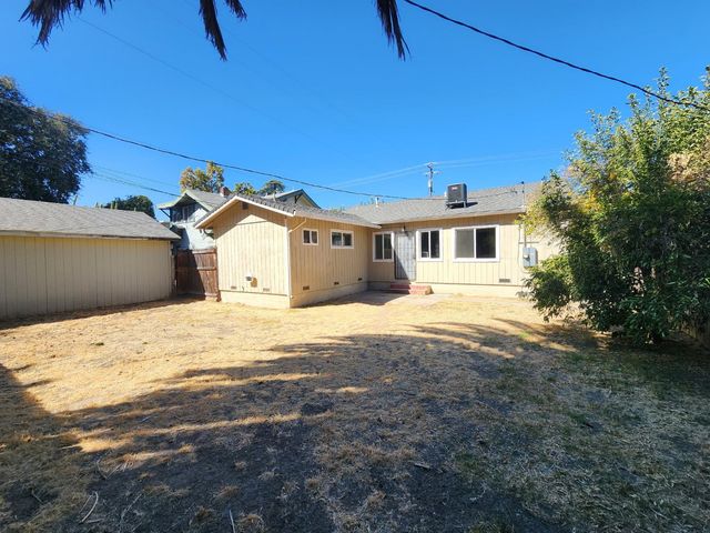 820 W Park St, Stockton, CA 95203
