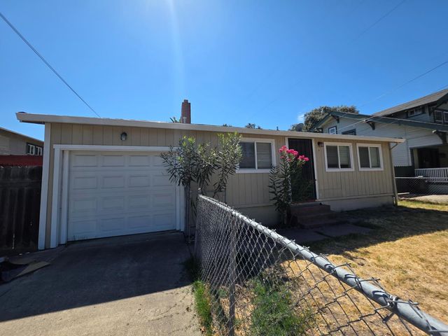 820 W Park St, Stockton, CA 95203