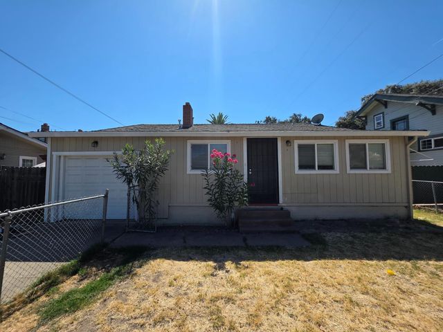 820 W Park St, Stockton, CA 95203