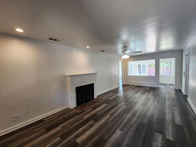 820 W Park St, Stockton, CA 95203
