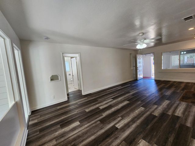 820 W Park St, Stockton, CA 95203