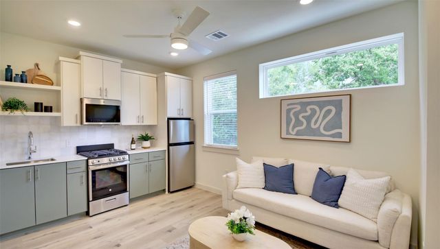 6802 Montana ST 2, Austin, TX 78741