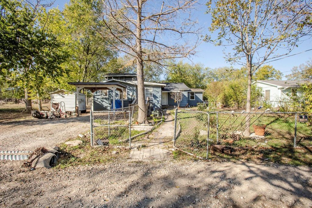 162 Mendoza Ln LN, Buda, TX 78610