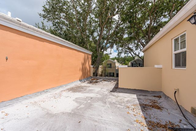 5877 Bartram Street, Boca Raton, FL 33433