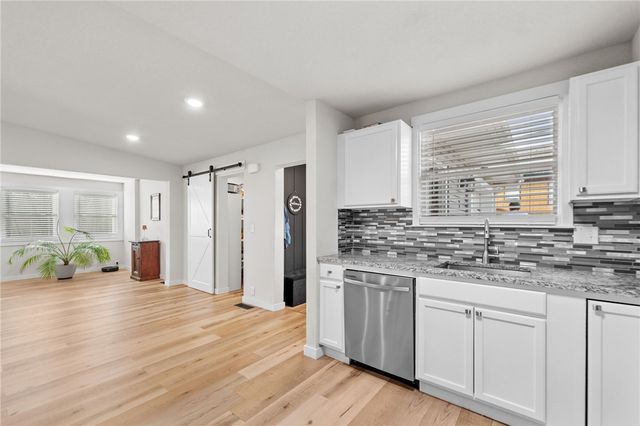 2 Purfleet Drive, Bella Vista, AR 72715