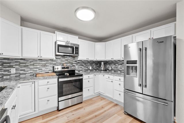 2 Purfleet Drive, Bella Vista, AR 72715