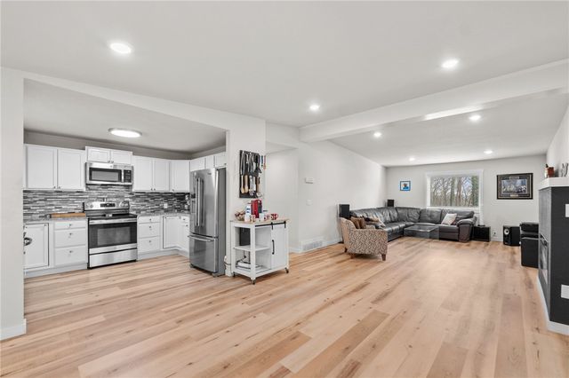 2 Purfleet Drive, Bella Vista, AR 72715