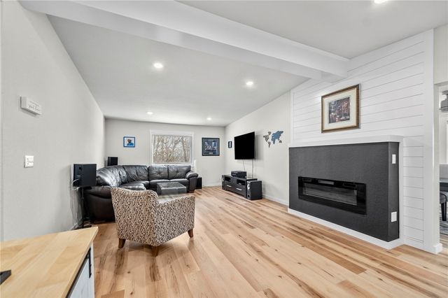 2 Purfleet Drive, Bella Vista, AR 72715