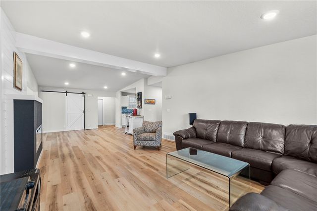 2 Purfleet Drive, Bella Vista, AR 72715