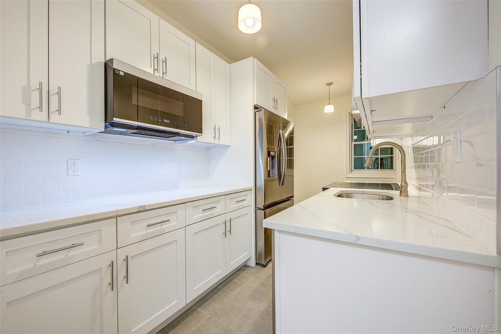 77-12 35th Avenue A11, Jackson Heights, NY 11372 — photo 2